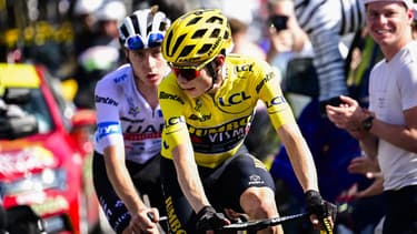 Jonas Vingegaard et Tadej Pogacar sur la 15e étape du Tour de France, 15 juillet 2023