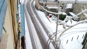 La couche de neige atteindra plusieurs centimètres au sol (photo d'illustration)