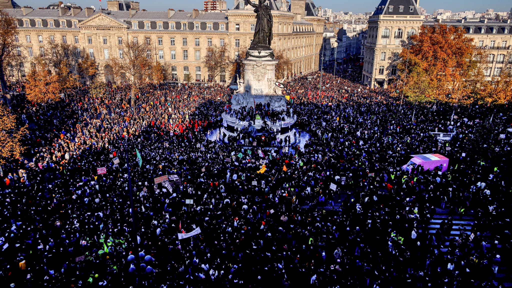 Les manifestants place de la République Les manifestants place de la République