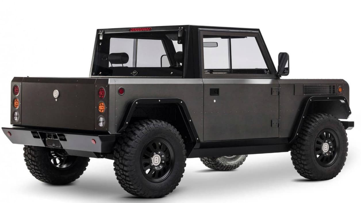 Le Bollinger B1 se veut rustique, mais aussi pratique, avec la possibilité de le transformer en modèle presque pick-up. Le Bollinger B1 se veut rustique, mais aussi pratique, avec la possibilité de le transformer en modèle presque pick-up.