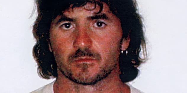 Yvan Colonna peu après son arrestation le 04 juillet 2003 en Corse-du-Sud dans une bergerie à Porto-Pollo près de Propriano