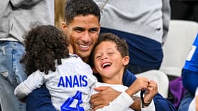 Raphaël Varane avec ses enfants le 14 décembre 2022