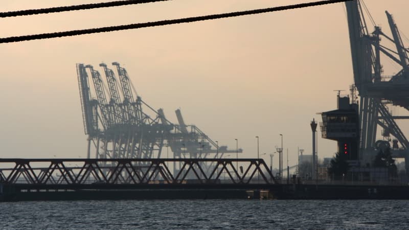 Au port du Havre, aucun bateau ne rentrait ni ne sortait ce mardi 14 janvier mais les accès à la zone industrialo-portuaire n'étaient pas bloqués. 