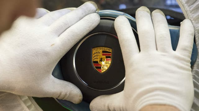 Porsche réfléchit à concevoir une voiture volante.