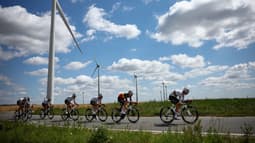 L'équipe UAE de Tadej Pogacar en reconnaissance sur les routes du Tour de France, le 3 juillet 2025