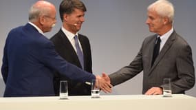 Dieter Zetsche, le patron de Daimler en compagnie de Harald Krueger, son homologue chez BMW et Matthias Mueller, PDG de Volkswagen.
