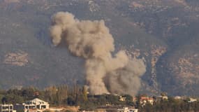 De la fumée s'élève après une frappe israélienne sur le village de Khiam, au sud du Liban ce 21 octobre 2024.