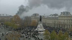 Des éléments radicaux se sont rassemblés place de la République.