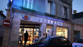 Le laboratoire Marette derrière la pharmacie du même nom, à Courseulles-sur-Mer le 6 janvier 2014.