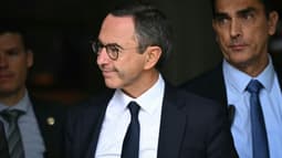 Le ministre de l'Intérieur sortant Bruno Retailleau (c), le 6 octobre 2025 à Boulogne-Billancourt, près de Paris