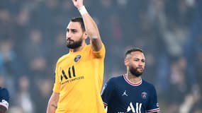 les joueurs du PSG Donnarumma et Neymar le 29 octobre 2021