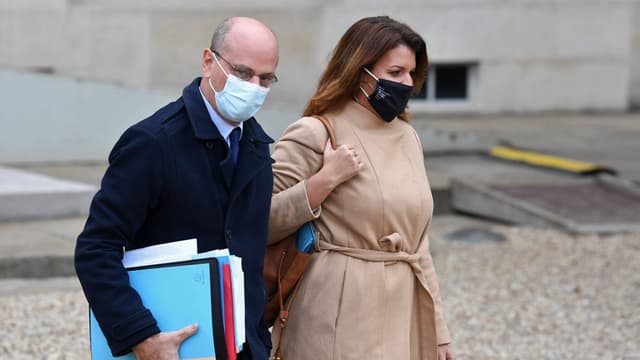 Jean-Michel Blanquer et Marlène Schiappa dans la cour de l'Elysée, le 9 décembre 2020