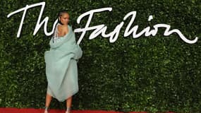 Rihanna aux Fashion Awards 2019 à Londres