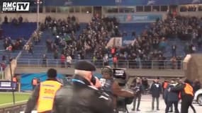 La course folle d’un supporter du Spartak Moscou pour entrer sur la pelouse
