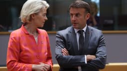 Ursula von der Leyen et Emmanuel Macron à une cérémonie au siège de l'UE à Bruxelles, le 27 juin 2024.