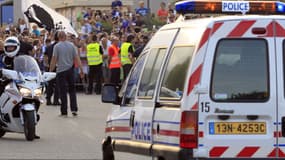 Les affrontements entre la police et les supporteurs ont blessé 44 policiers et gendarmes, le 9 août dernier.