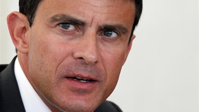 Manuel Valls a rejeté vendredi tout vote définitif, avant l'élection présidentielle, sur les mesures de répression de l'extrémisme annoncées par Nicolas Sarkozy dans la foulée des tueries commises par Mohamed Merah. /Photo d'archives/REUTERS/Stéphane Mahe