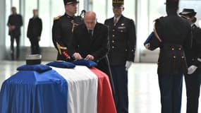 Gérard Collomb a décoré le lieutenant-colonel Beltrame de trois médailles à titre posthume