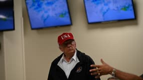 Le président Donald Trump le 29 août 2020 au cours d'une visite à Orange (Texas) après le passage de l'ouragan Laura qui a frappé la Louisiane et le Texas