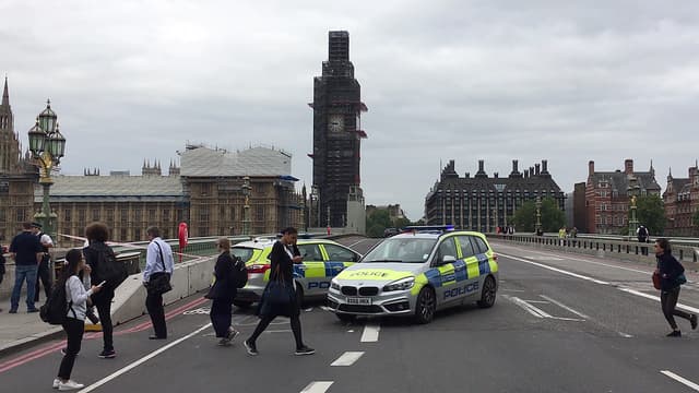 Des policiers près du pont de Westminster, le 14 août 2018.
