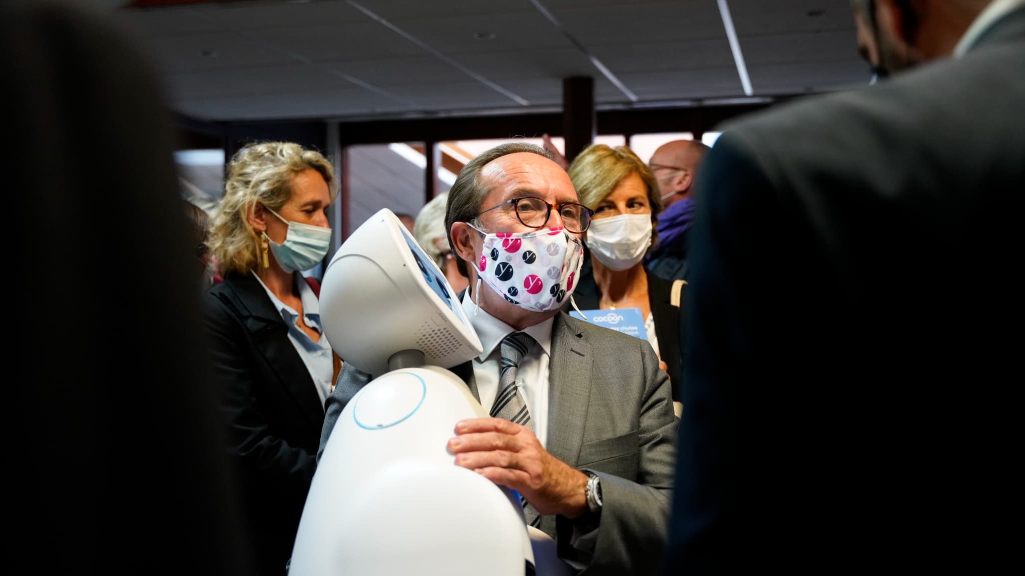 des services pour usagers et professionnels autour de l’innovation et de la formation aux métiers du prendre soin. 