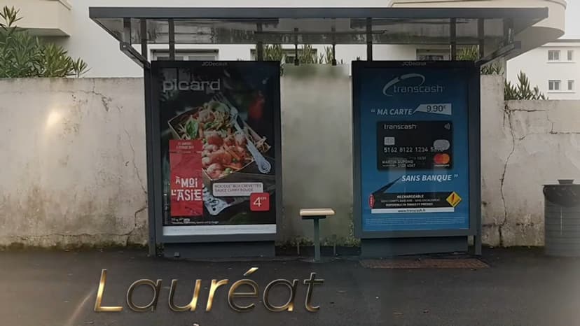 A Biarritz, le banc transformé en un siège unique. A Biarritz, le banc transformé en un siège unique.
