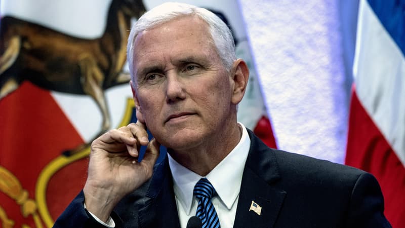 Le vice-président américain, Mike Pence, donne une conférence de presse depuis le Chili, le 12 août 2017