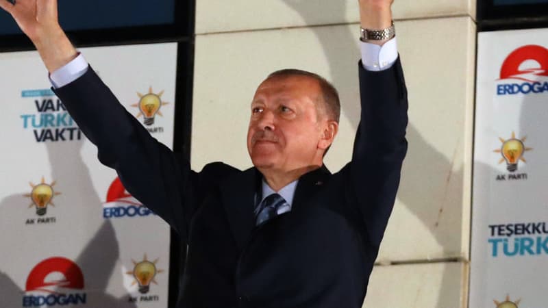 Recep Tayyip Erdogan célèbre sa victoire au siège de l'AKP, à Ankara, le 25 juin 2018.