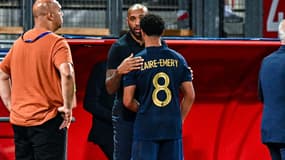 Thierry Henry et Warren Zaïre-Emery lors de France espoirs-Danemark, le 07/09/2023