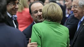 Le Premier ministre belge Elio Di Rupo, le président français François Hollande, la chancelière allemande Angela Merkel et le Premier ministre italien sortant Mario Monti (de gauche à droite), à Bruxelles. Paris et Berlin ont évité l'affrontement jeudi à