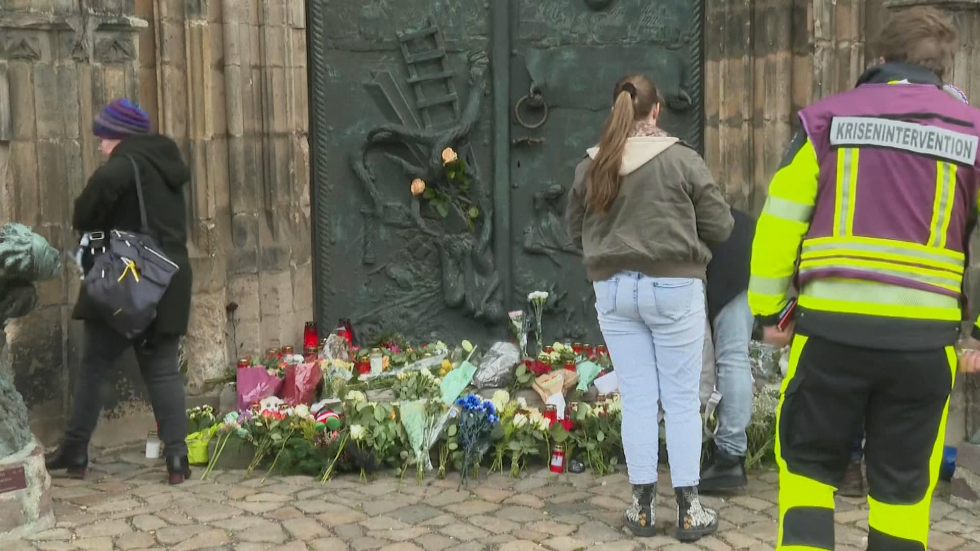 Magdebourg rend hommage aux victimes du possible attentat du marché de Noël
