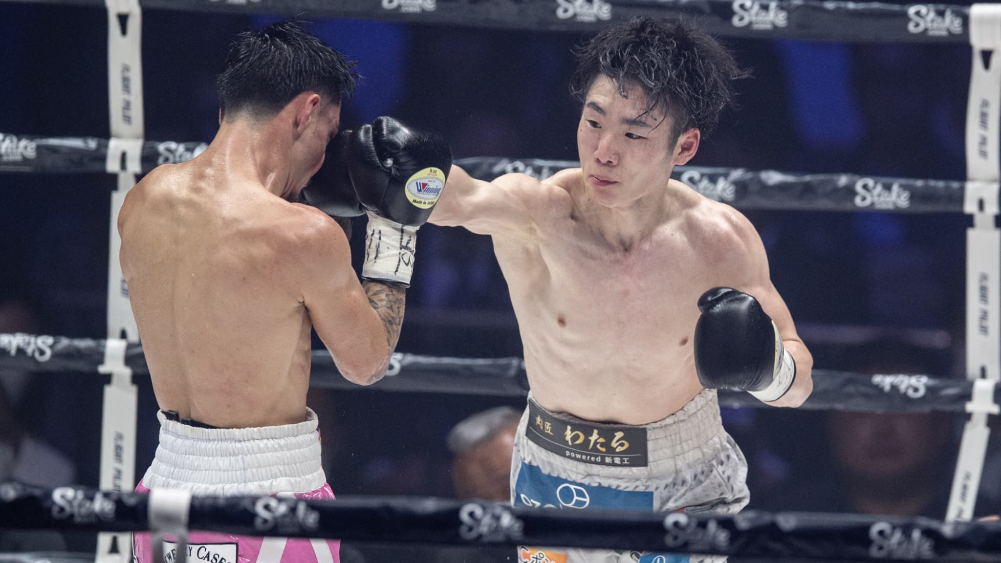 Kenshiro Teraji (de face) contre Anthony Olascuaga en avril 2023 Kenshiro Teraji (de face) contre Anthony Olascuaga en avril 2023