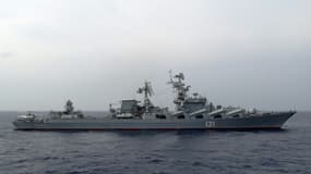 Le croiseur Moskva, vaisseau amiral de la flotte russe de la mer Noire en décembre 2015 en mer Méditerranée