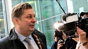 Le membre du parti d'extrême droite Alternative pour l'Allemagne (AfD) Maximilian Krah avant la première réunion du groupe parlementaire de son parti après les élections, le 25 février 2025 à Berlin, en Allemagne.