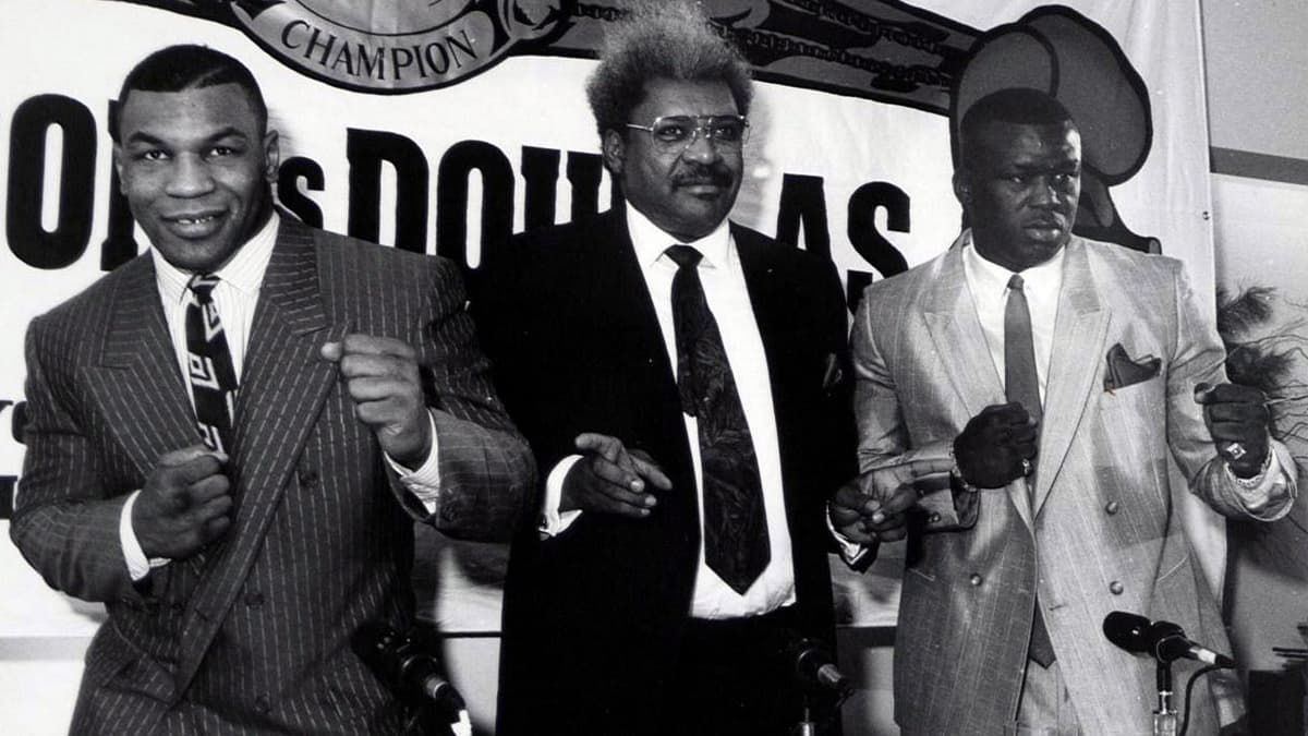 Mike Tyson, Don King et James "Buster" Douglas (de gauche à droite) avant le combat