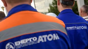 Des travailleurs de l'entreprise publique nationale d'énergie nucléaire Energoatom sur le site d'une centrale nucléaire, près de la ville de Yuzhnoukrainsk, dans la région de Mykolaïv, en Ukraine, le 7 août 2023.