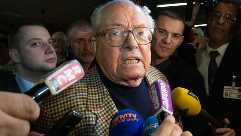 Jean-Marie Le Pen, ici à Carpentras le 29 mars dernier, est hospitalisé pour un "petit problème cardiaque".