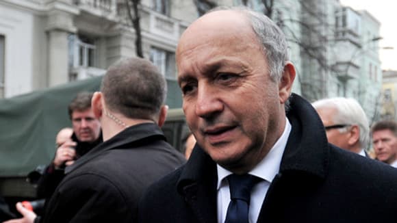 Fabius sortant de son entrevue avec le président. Fabius sortant de son entrevue avec le président.