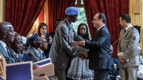 François Hollande, lors de la cérémonie de naturalisation de 28 tirailleurs sénégalais, le 15 avril 2017. 