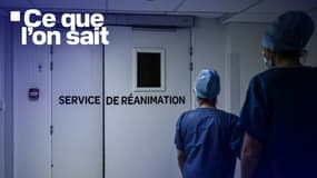 Arrivée d'une équipe médicale à l'entrée du service de réanimation de la polyclinique Jean Villar, un établissement privé, à Bruges, en Gironde, dans le sud de la France, le 3 décembre 2020