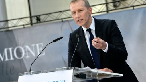 -Guillaume Garot lors d'une conférence de presse sur le gaspillage alimentaire le 14 avril 2015 à Paris