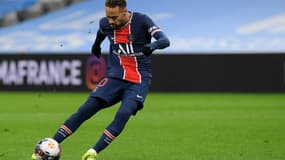 La star brésilienne du PSG Neymar contre Marseille en Ligue 1 au Stade Vélodrome le 7 février 2021 à Marseille