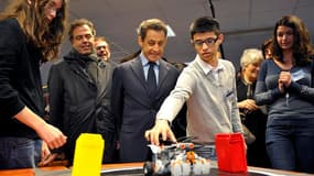 Visite de Nicolas Sarkozy au Cenre National de Documentation Pédagogique de Chasseneuil-du-Poitou. Le chef de l'Etat, qui présentait ses voeux à l'Education, a plaidé pour un système scolaire plus efficace mais à moyens constants. /Photo prise le 5 janvie