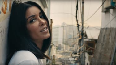 Jenifer dans le clip de "Notre idylle"