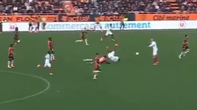 "JE SUIS CONTENT QU’IL SOIT ENCORE SUR SES DEUX PIEDS": ERIC ROY A "EU PEUR" DEVANT L'ÉNORME TACLE SUBI PAR DEL CASTILLO LORS DE LORIENT-BREST
