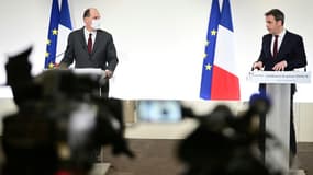 Le Premier ministre français Jean Castex (G) et le ministre de la Santé Olivier Veran lors d'une conférence de presse le 18 mars 2021 à Paris