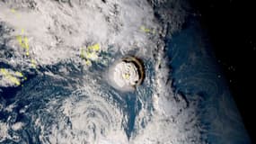 Images satellites de l'éruption volcanique dans les îles Tonga samedi 15 janvier 2022