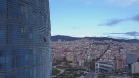 Un Britannique escalade la tour Agbar de Barcelone sans aucun système de sécurité