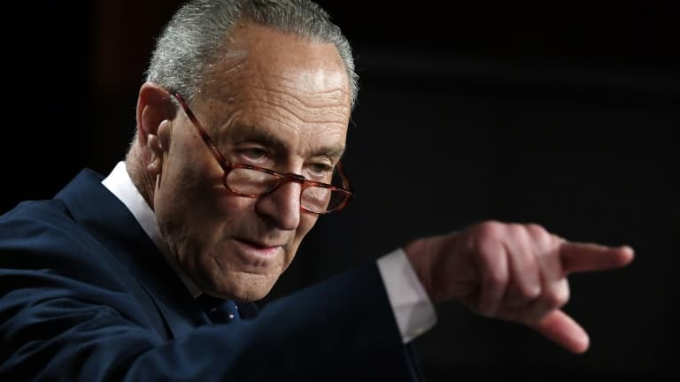 Deepfake de Chuck Schumer, largage d'excréments par avion... Quand les républicains misent sur l'IA pour décrédibiliser leurs opposants