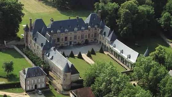 Le château de Brécourt est situé à 70 kilomètres de Paris.